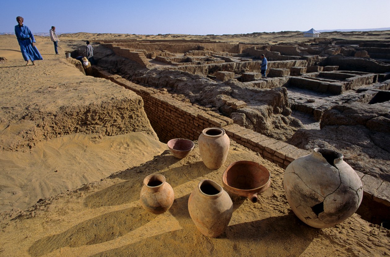 Oude nederzetting, Franse Missie, Oude Koninkrijk van Egypte; Dakhla-oase; Balat; Egypte door Kenneth Garrett