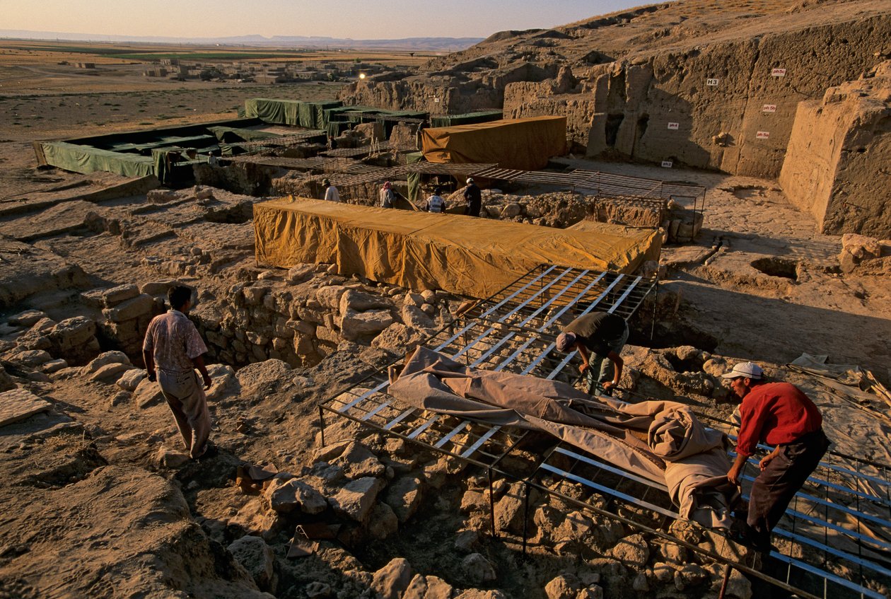 Urkesh, Hurrietenrijk, Syrië, 2400 v.Chr., Giorgio Buccellati, bedekkende opgravingen modder, 2004 door Kenneth Garrett