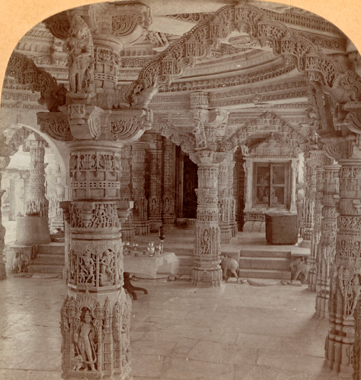 Interieur, Dilwara Tempel, Mount Abu, India, 1901 door Keystone View Company