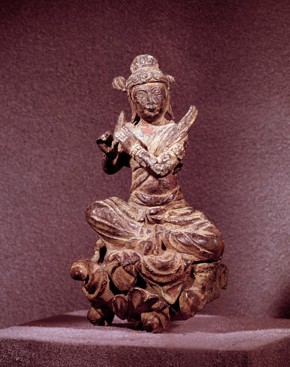 Koreaanse kunst: voorstelling van een Apsara in gouden brons, zijnde Celeste. Silla-periode (7e-10e eeuw) door Korean School