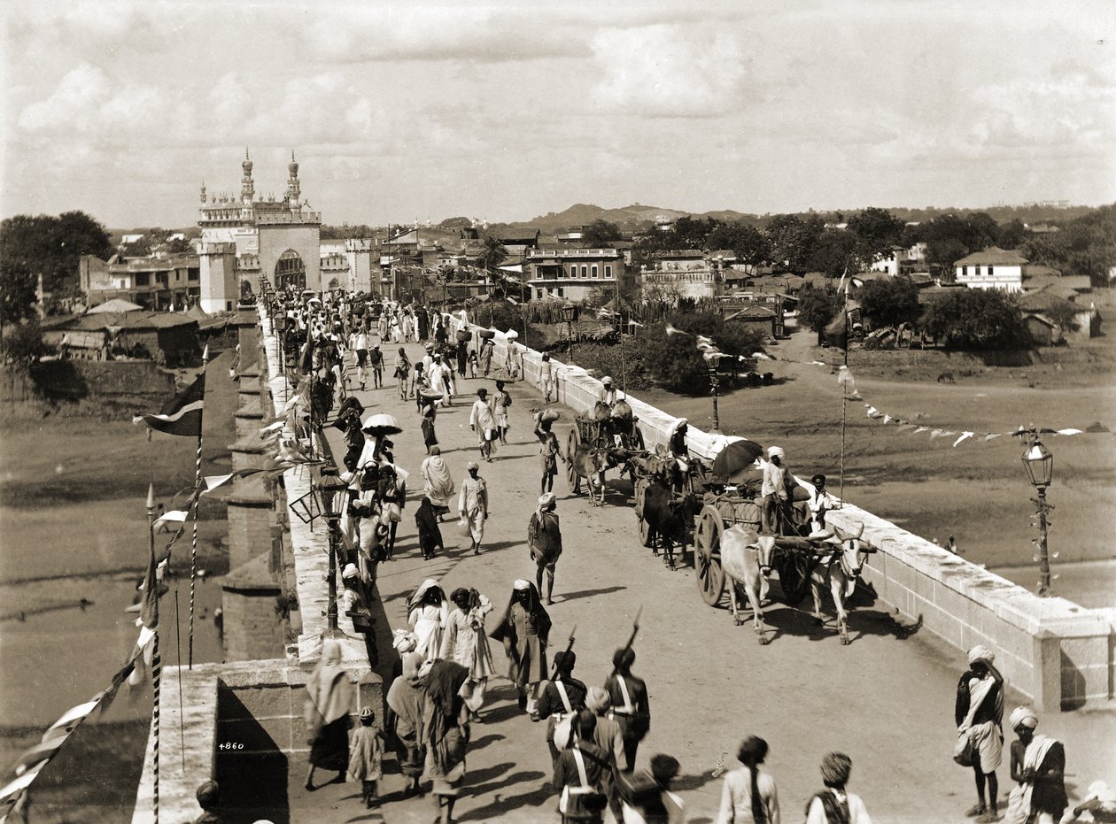 Foto van de toegangsbrug naar de stad Hyderabad door Lala Deen Dayal