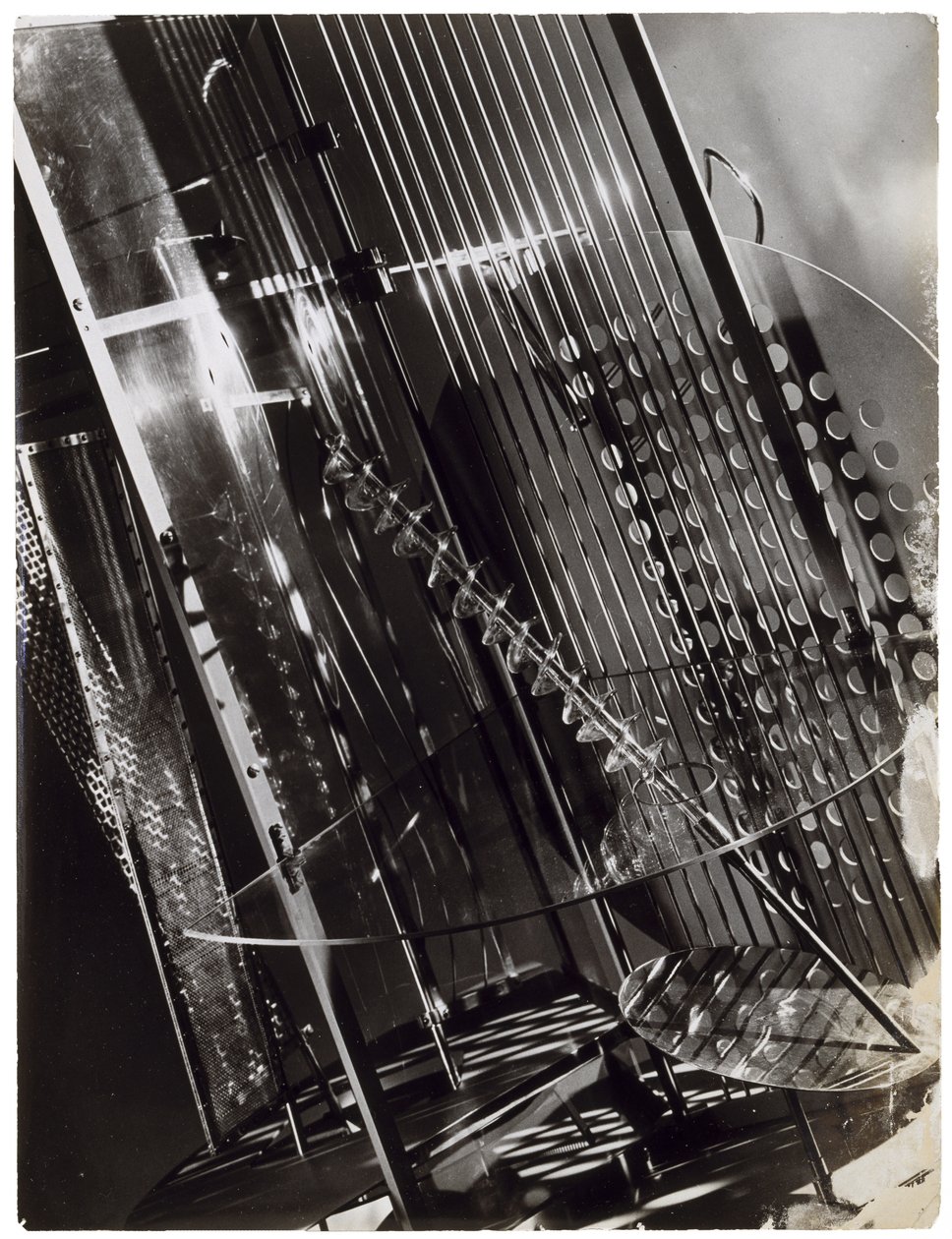 De licht-ruimte modulator door Laszlo Moholy-Nagy