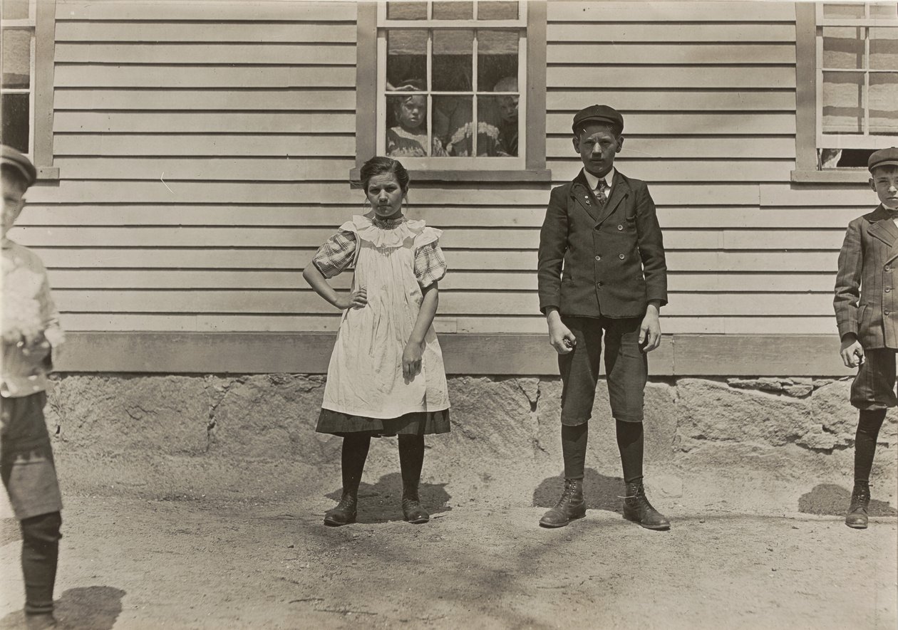 Edward St. Germain en zijn zus Delia, fabrieksarbeiders, Phoenix, Rhode Island, april 1909 door Lewis Hine