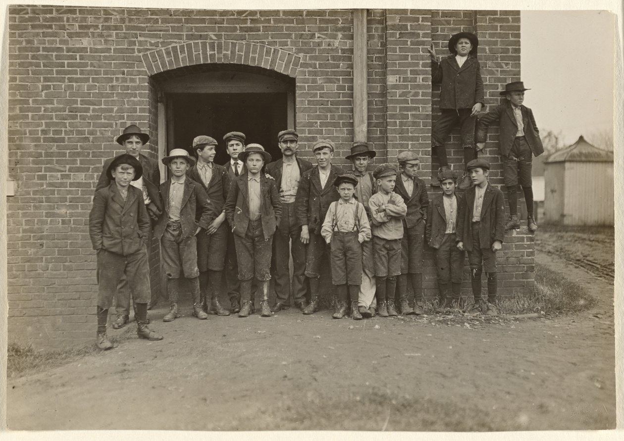 [Noon Hour, King Mfg. Co., Augusta, Georgia]. door Lewis W. Hine