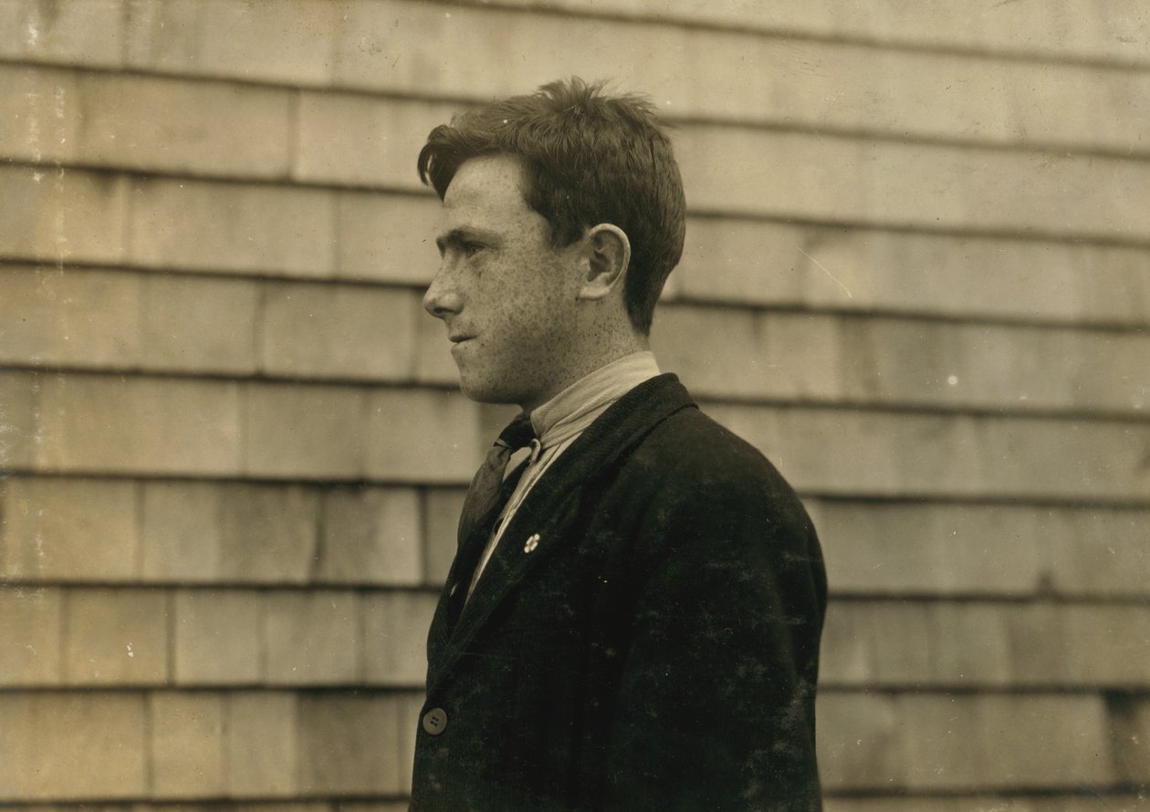 De 15-jarige James Cooney, een Ierse immigrant in Fall River, Massachusetts door Lewis Wickes Hine