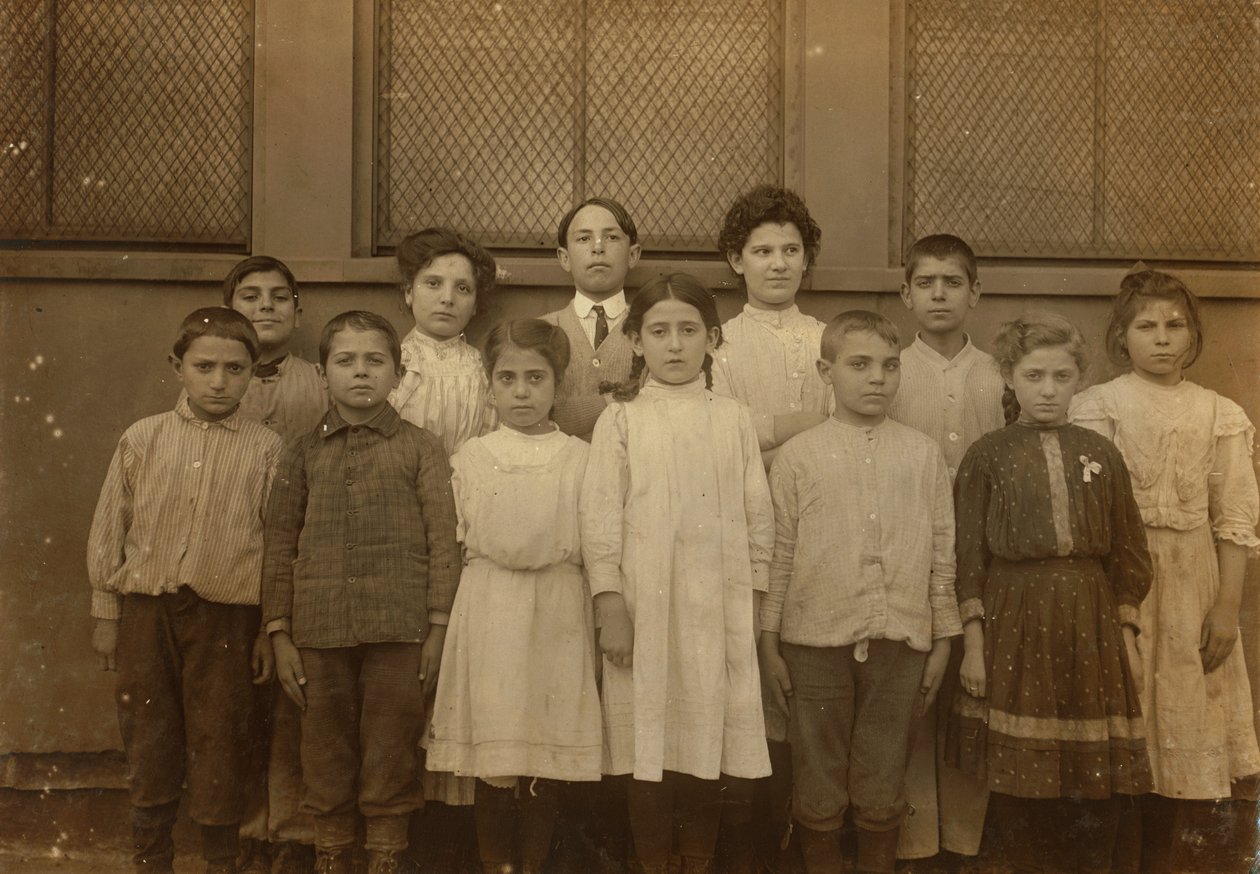 Een groep immigrantenkinderen op de Washington School in Boston, Massachusetts door Lewis Wickes Hine