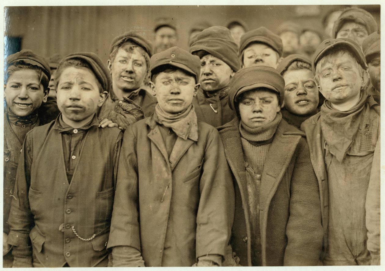 Breaker boys (die met de hand kolen sorteren) bij Hughestown Borough Coal Co. Pittston, Pennsylvania, 1911 door Lewis Wickes Hine