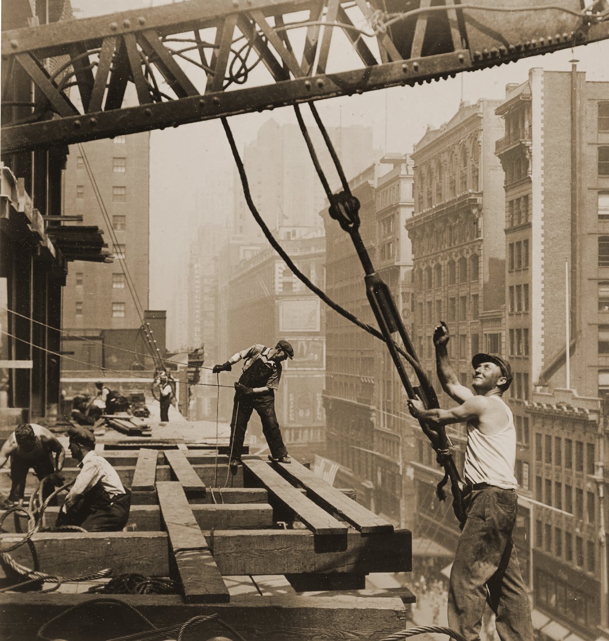 Bouwvakkers Empire State Building, ca. 1930 door Lewis Wickes Hine