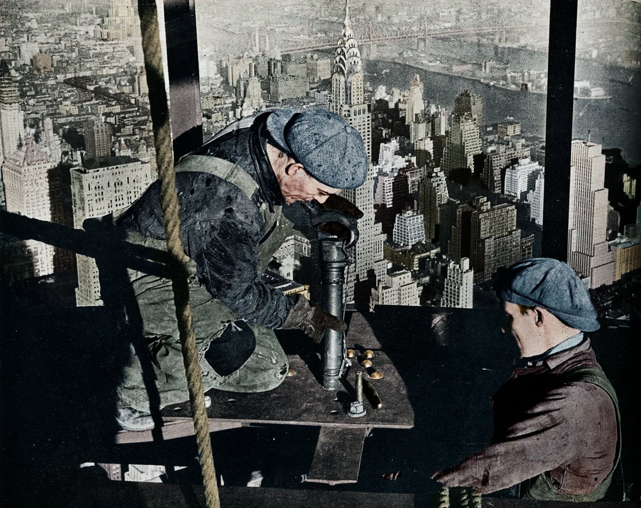 Het vastzetten van de laatste bouten op de ochtendmast van het Empire State Building, ca. 1931 door Lewis Wickes Hine