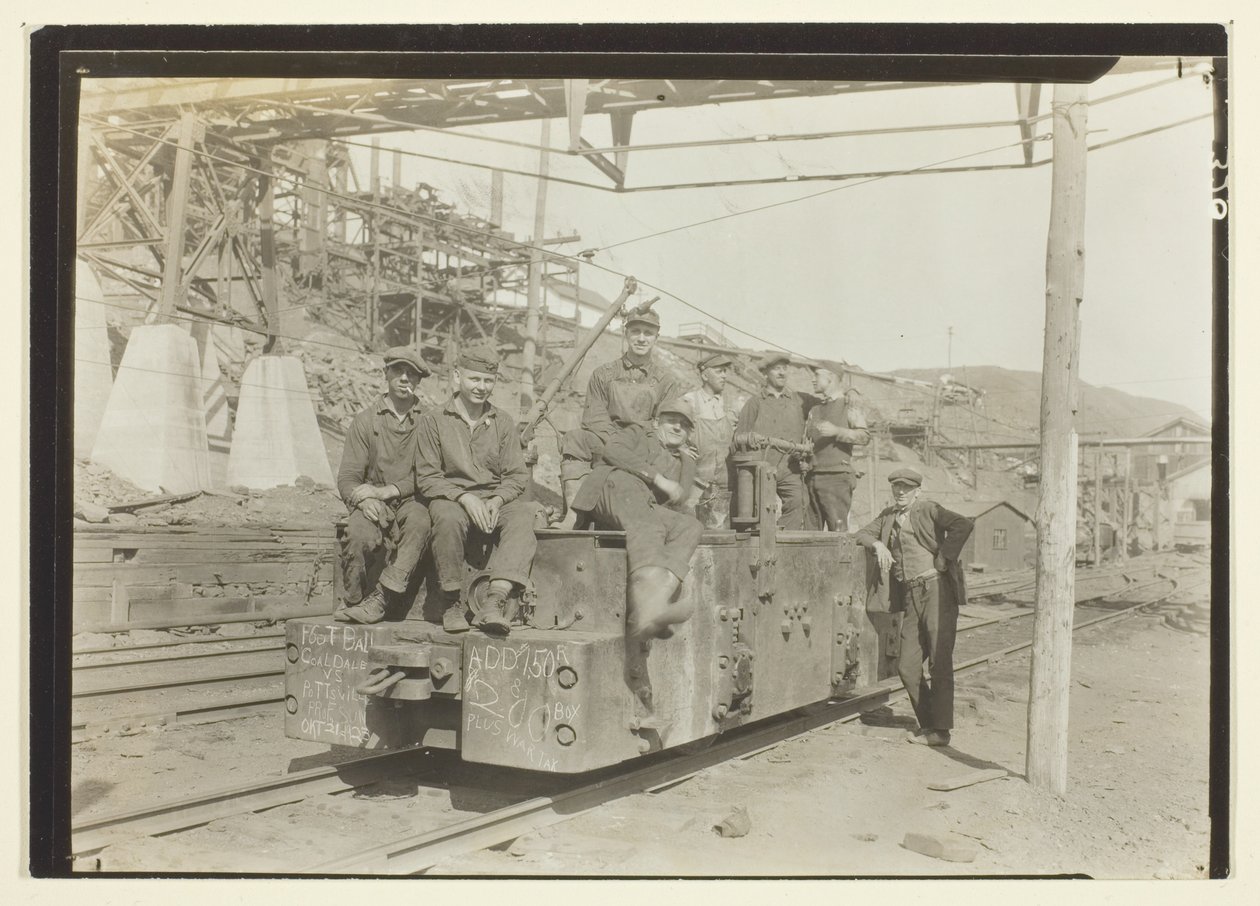 Zonder titel (Een redelijk moderne kolenmijn, geëlektrificeerd, in Oost-Pennsylvania) door Lewis Wickes Hine