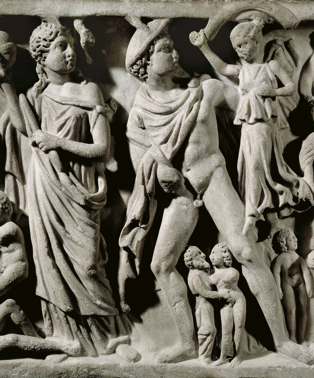 Marmeren sarcofaag, Reliëf dat de mythe van Prometheus uitbeeldt, Detail, Hermes en een van de Parcae of Schikgodinnen, Uit Arles door Unbekannt Unbekannt