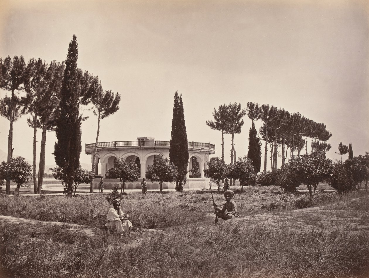 De tuin van de Amir, Jalalabad, vanaf de ingang door Lieutenant Vincent Eyre