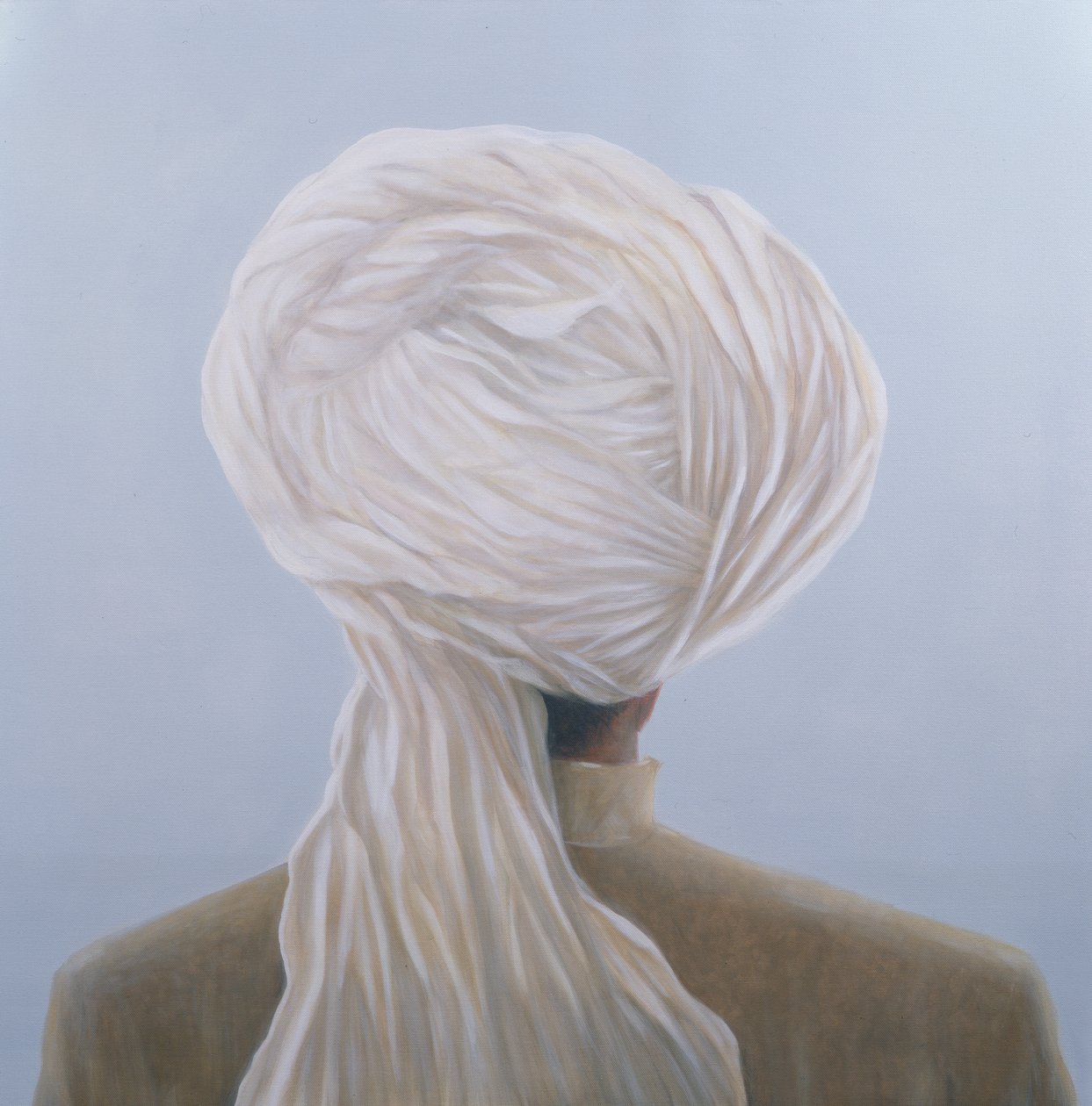 Witte tulband door Lincoln Seligman