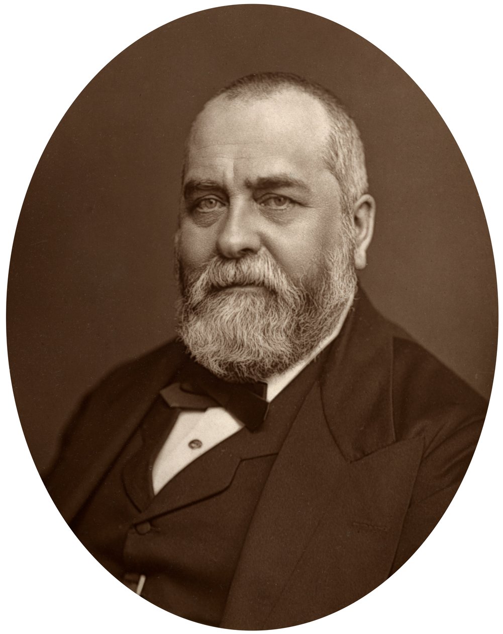 Sir Francis Philip Cunliffe Owen, directeur van het South Kensington Museum, 1880 door Lock and Whitfield
