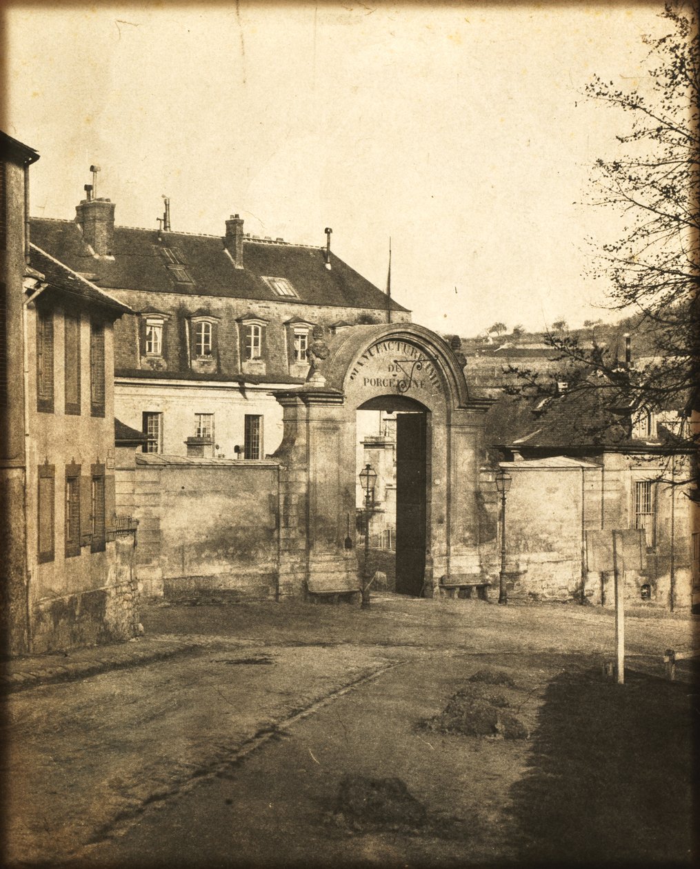 Deur naar Sèvres Fabriek door Louis-Rémy Robert