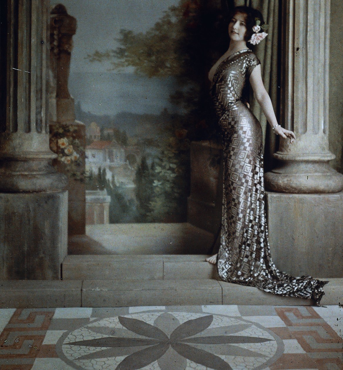 Halfnaakte Vrouw in Zilveren Jurk met Ruitpatroon in Klassiek Interieur, c.1850-1900 door Louis Amedee Mante and Edmond Goldschmidt