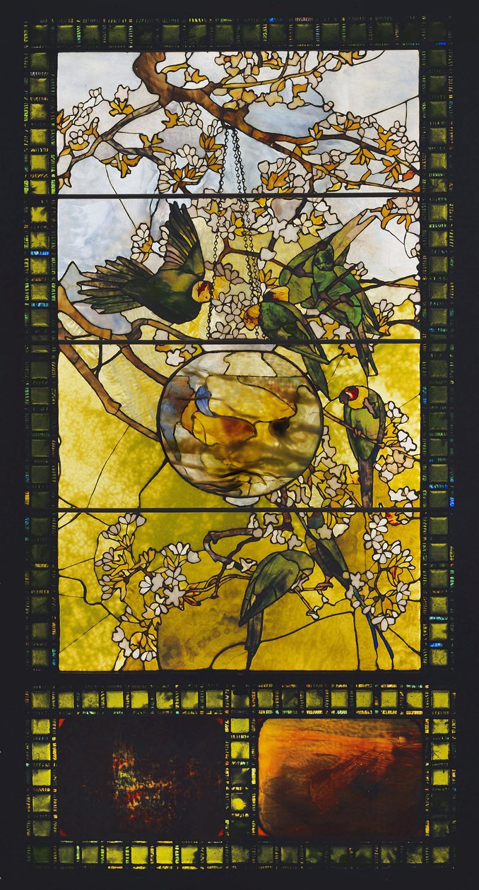 Parkieten en vissenkom door Louis Comfort Tiffany