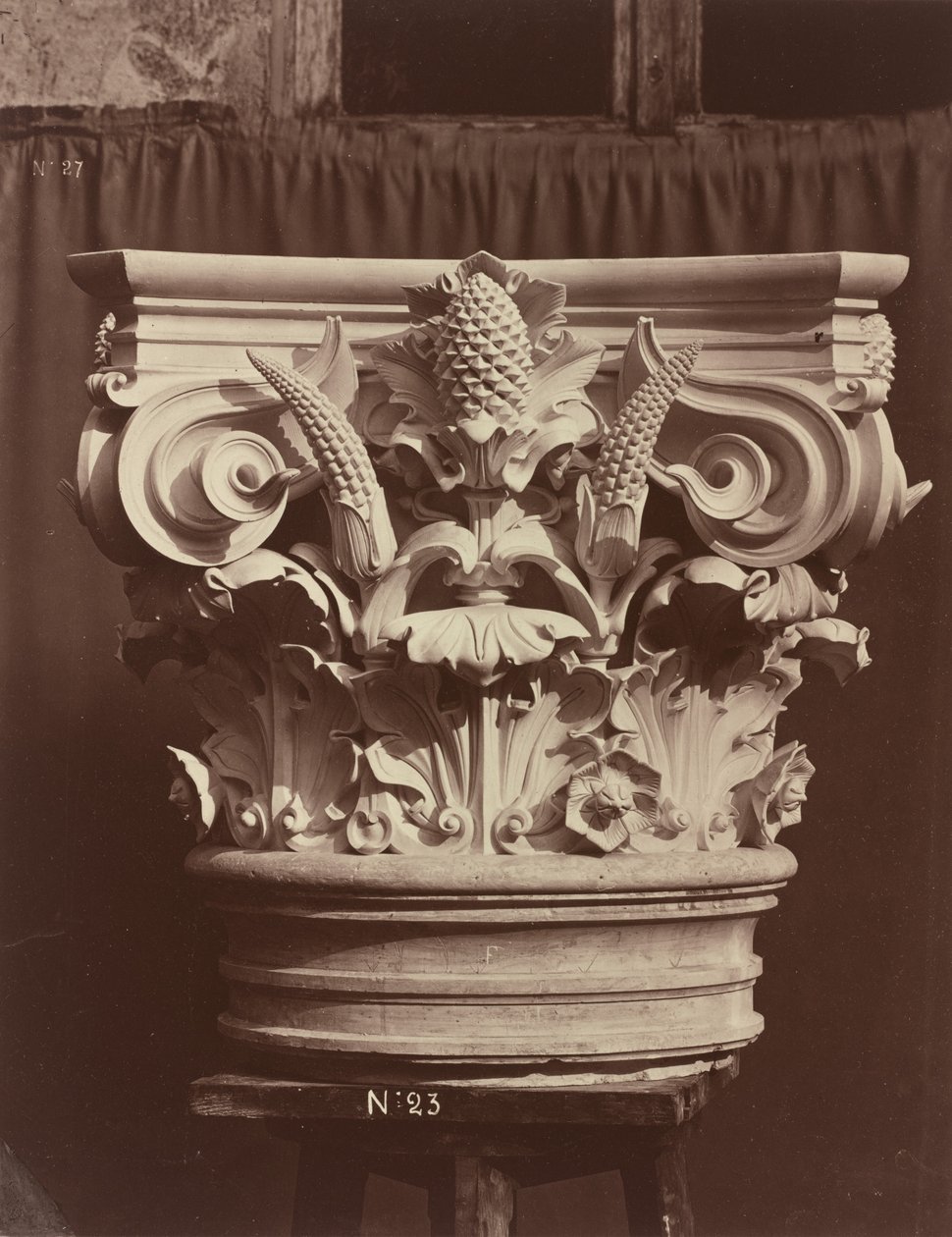 Ornamentale Beeldhouwwerk van het Parijse Operahuis (Kolomfragment) door Louis Emile Durandelle