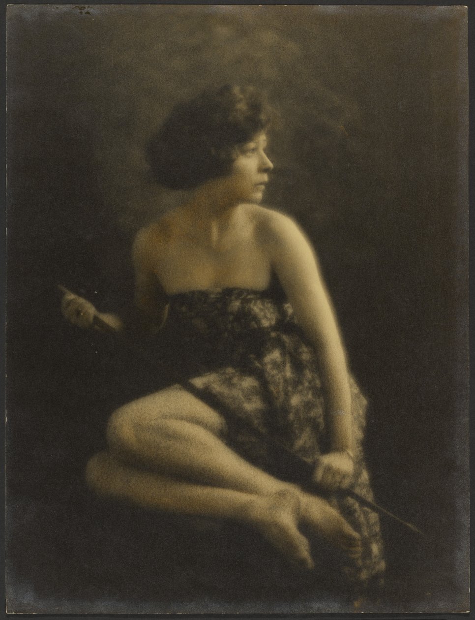 Danseres, met speer door Louis Fleckenstein