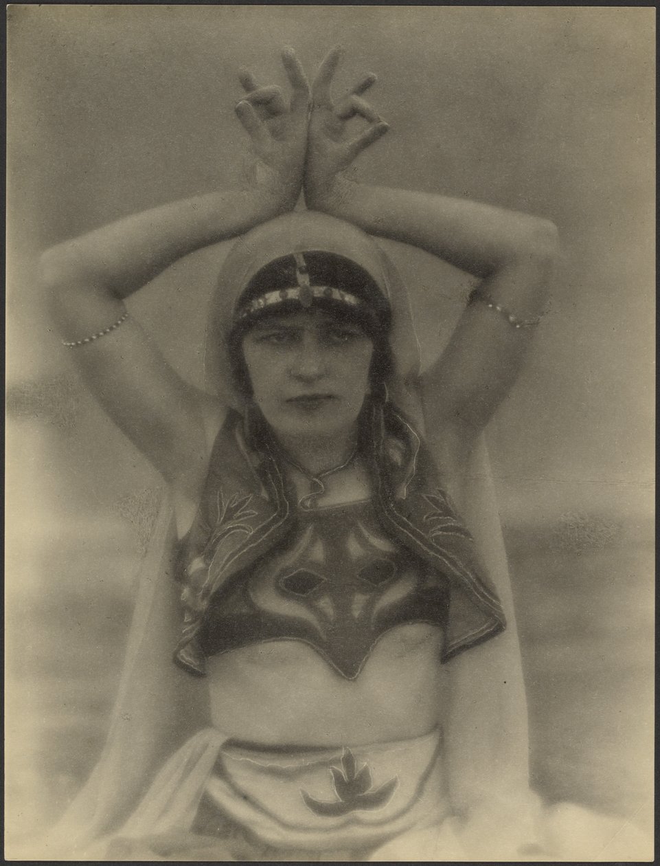 Nautch Girl door Louis Fleckenstein