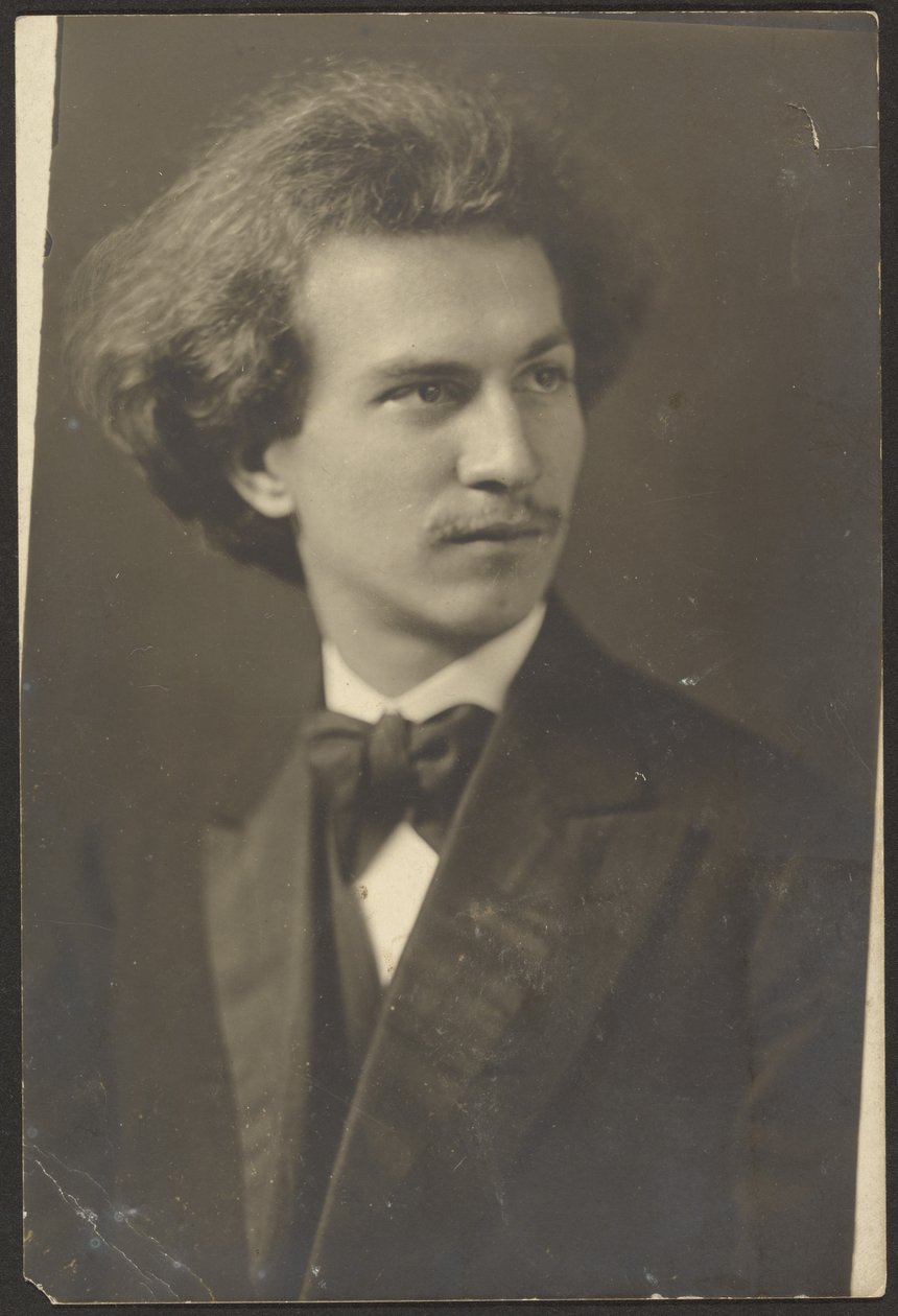 [Portret van een man met een vlinderdas] door Louis Fleckenstein