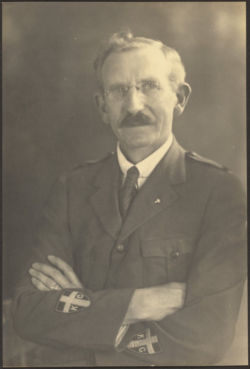 [Portret van een militaire aalmoezenier]. door Louis Fleckenstein