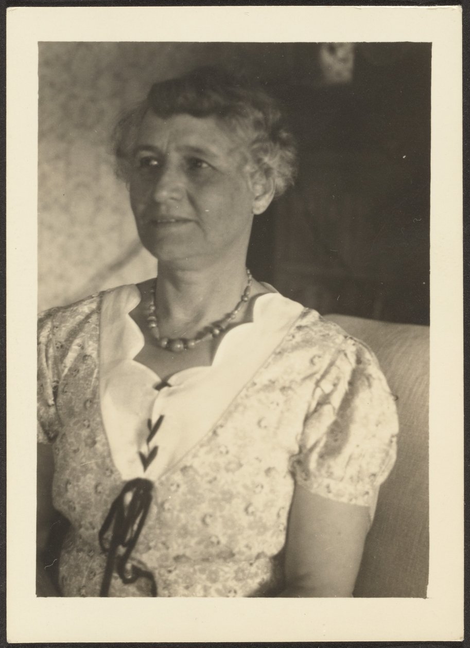 [Portret van een vrouw]. door Louis Fleckenstein