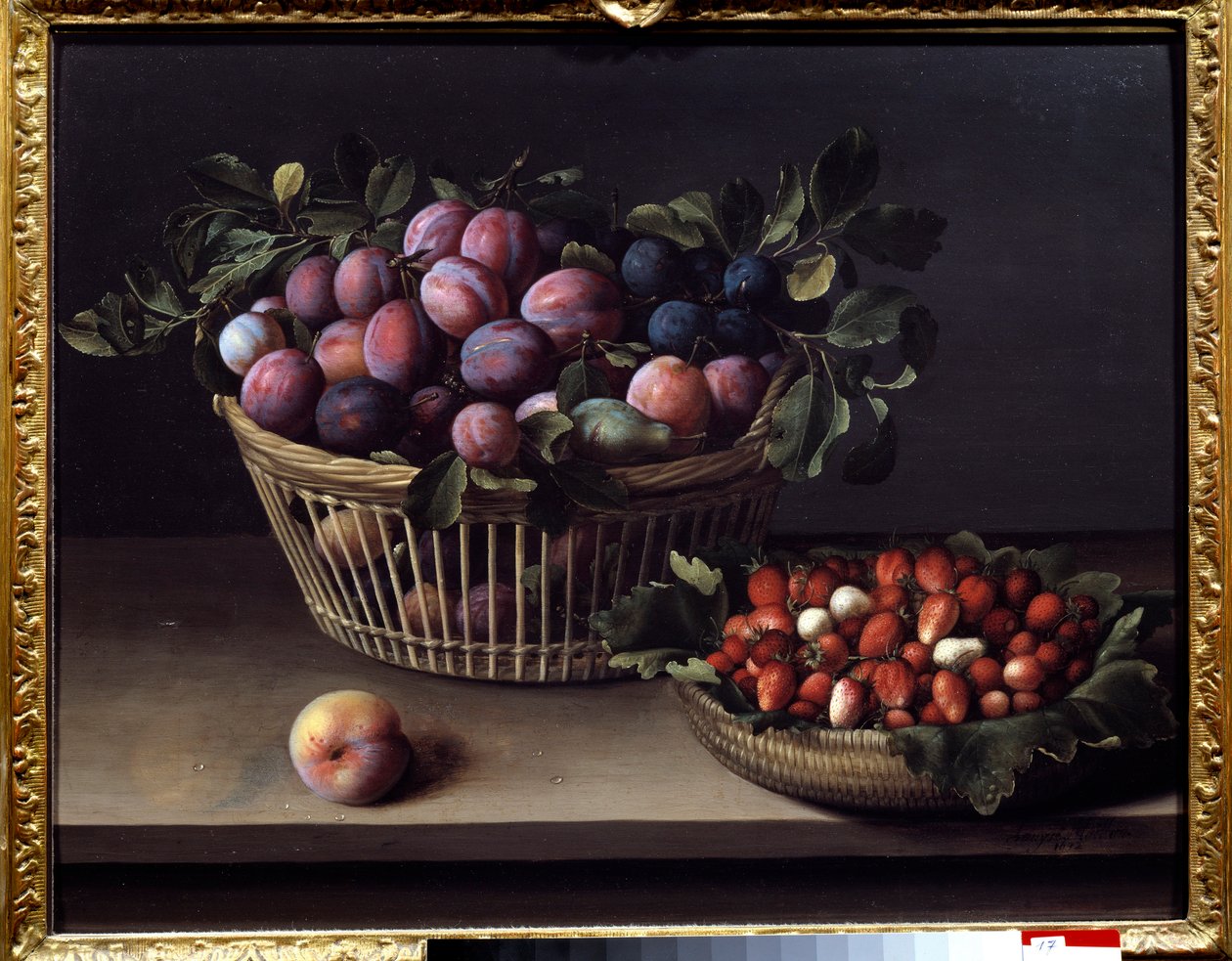 Een perzik, aardbeien en een mand met fruit door Louise Moillon