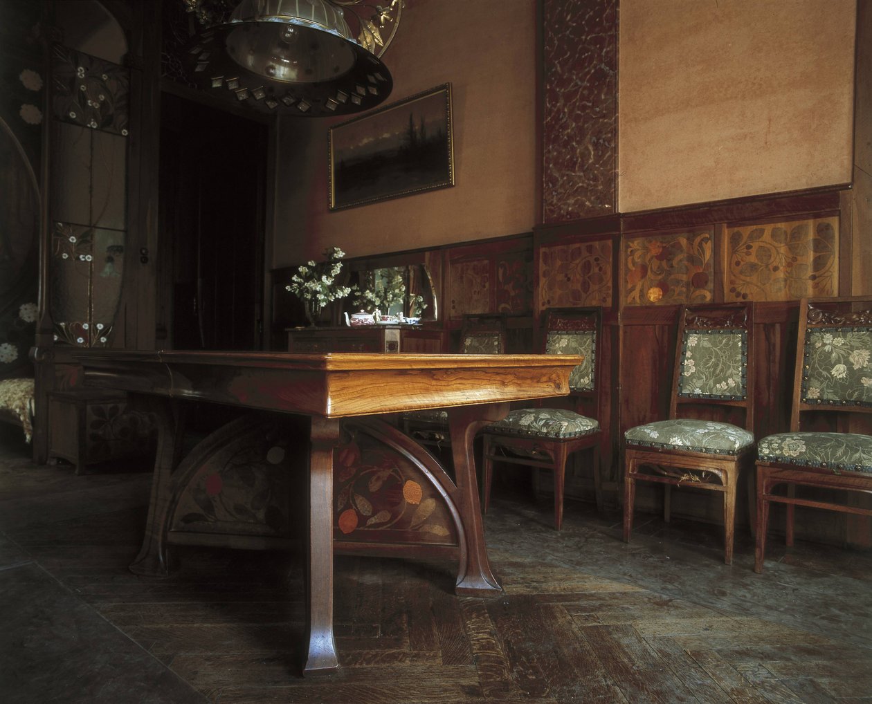 De eetkamer, Casa Nava (1901-1907), in Reus - DOMENECH I MONTANER, Lluis (1850-1923). Navas Huis. 1901-1907. SPANJE. Reus. Navas Huis. Eetkamer, met meubels van Gaspar Homar i Mesquida. Modernisme. Architectuur. door Luis Domenech i Montaner