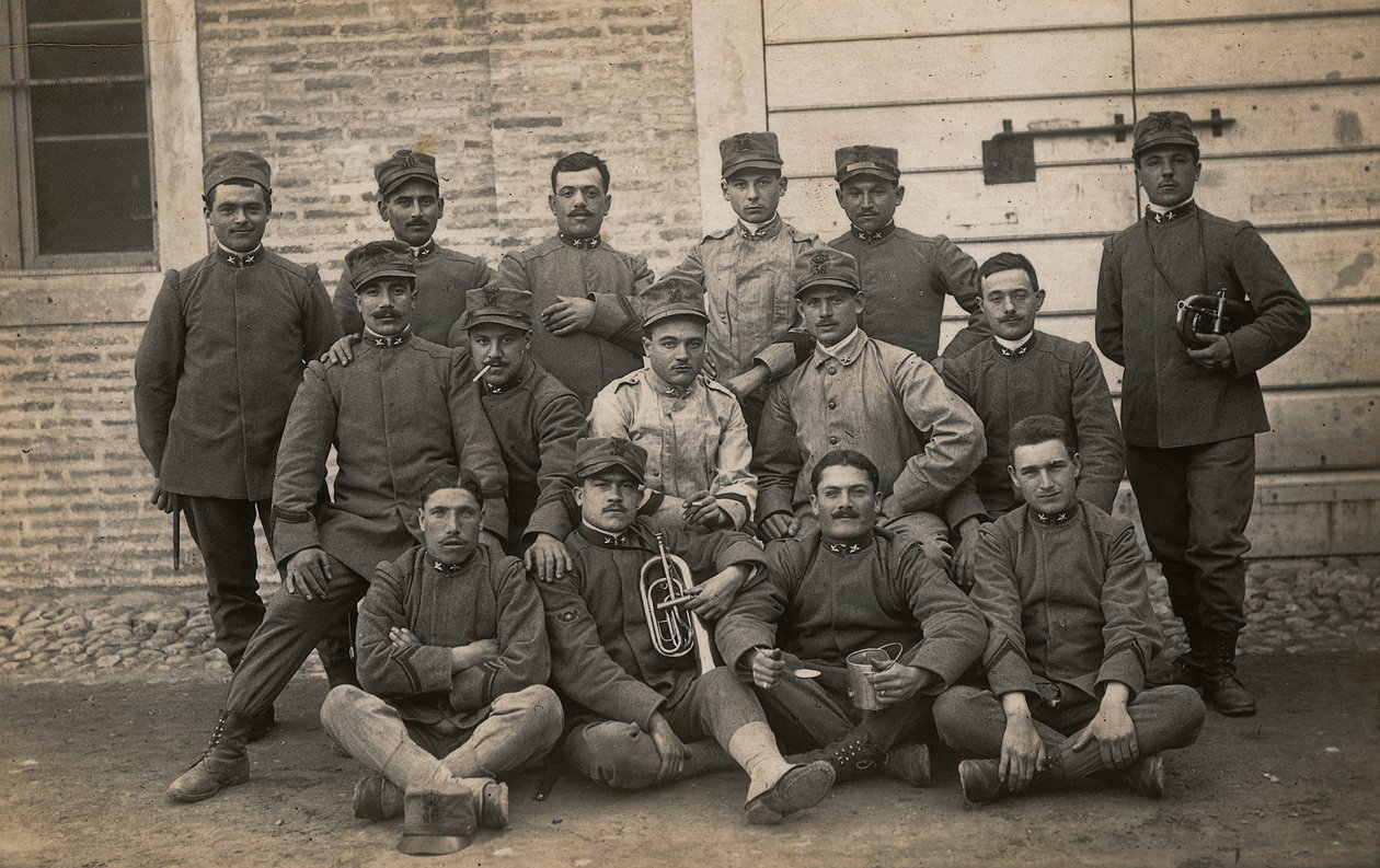 Album "Het GM R. Leger (Eerste Wereldoorlog)": soldaten van het 36e Infanterieregiment met twee trompetters door Lusvardi Lusvardi