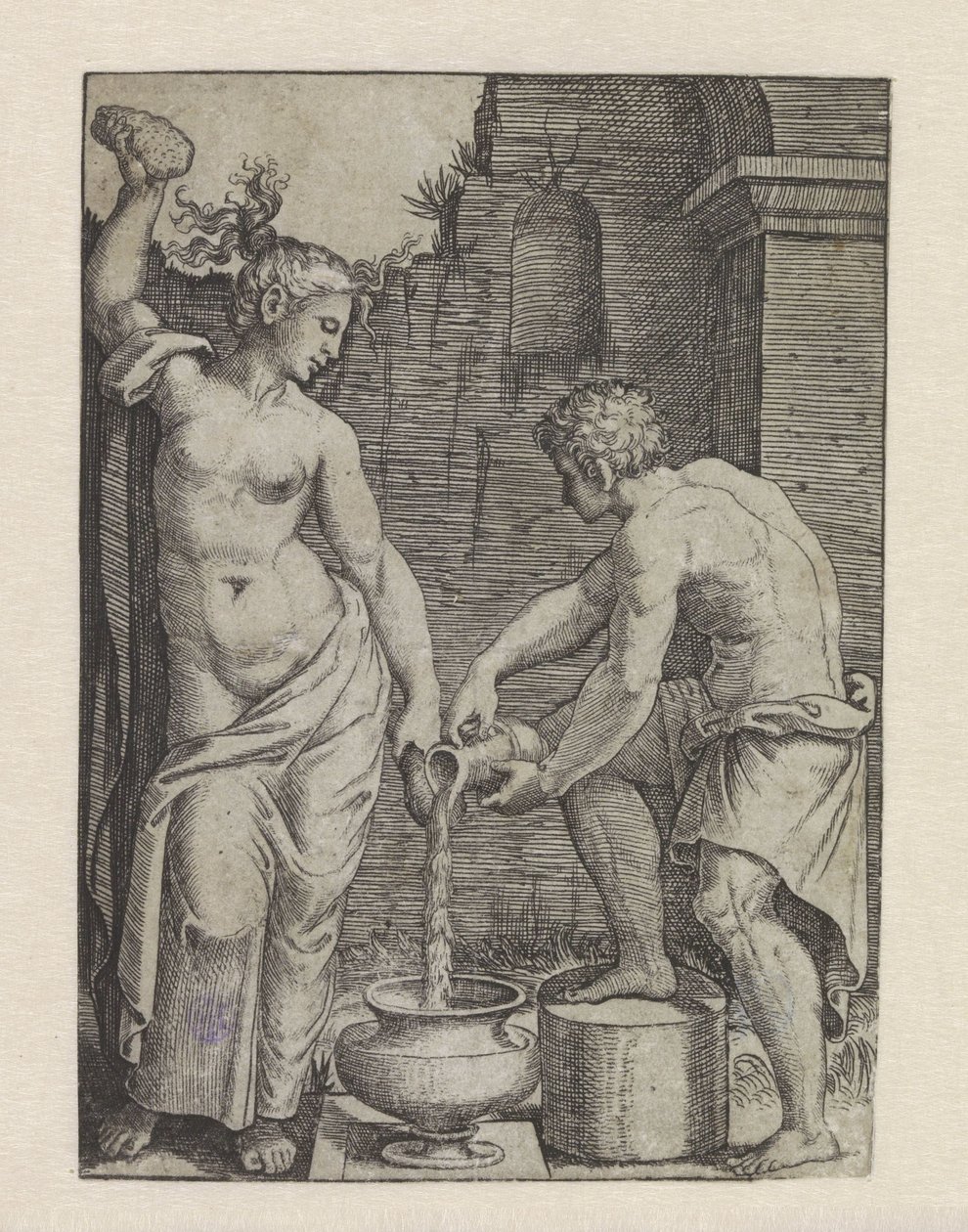 Halfnaakte vrouw wast zich met sponzen en mannelijke bediende schenkt water in vat door Marcantonio Raimondi
