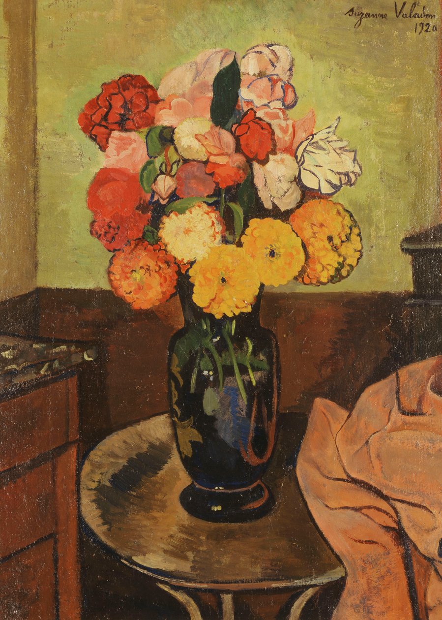 Vaas met bloemen op een ronde tafel; Vase de Fleurs sur une Table Ronde, 1920 door Marie Clementine Valadon