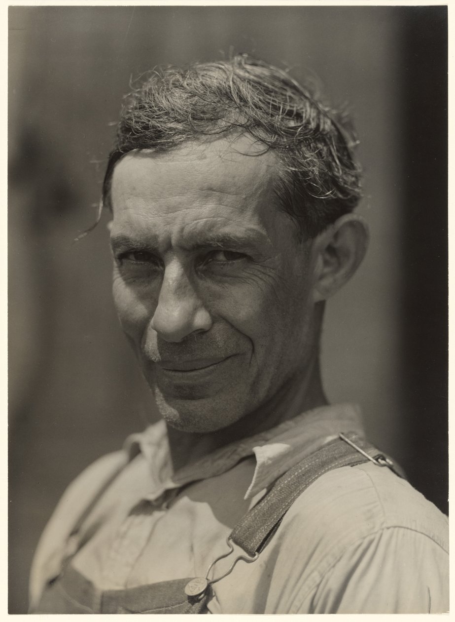 Mulatto arbeider op de katoenplantage van John Henry. Hij was getalenteerd in handwerk en weven.  Melrose, Louisiana door Marion Post Wolcott