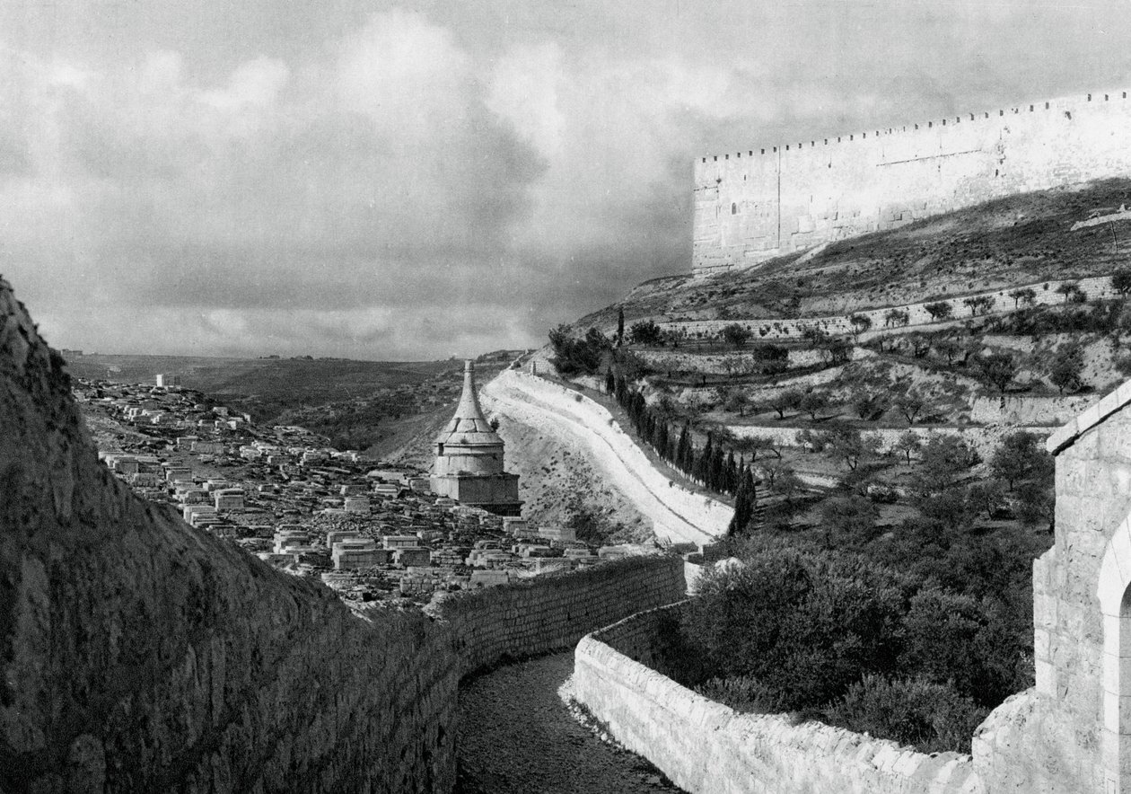 Joodse begraafplaatsen nabij de muur van Jeruzalem, 1937 door Martin Hurlimann