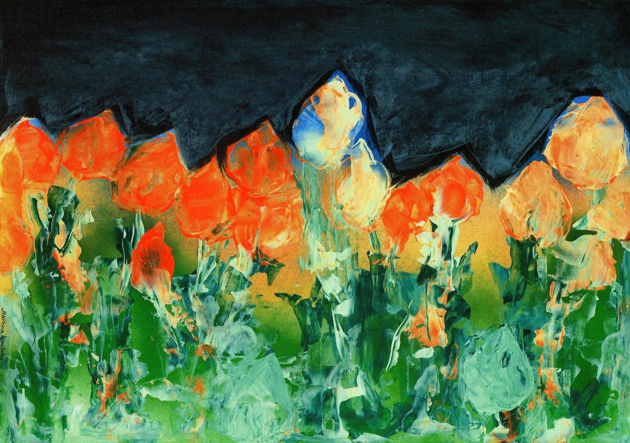 Zwarte regenhemel boven een berglandschap met bloemen door Martina Konitzky