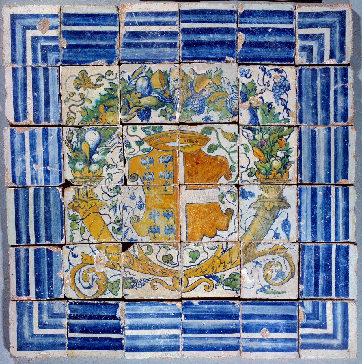 Pavement met wapens van Madeleine de Savoie. Faience van Masseot Abaquesne 16e eeuw Enouen. Nationaal Renaissance Museum door Masseot Abaquesne