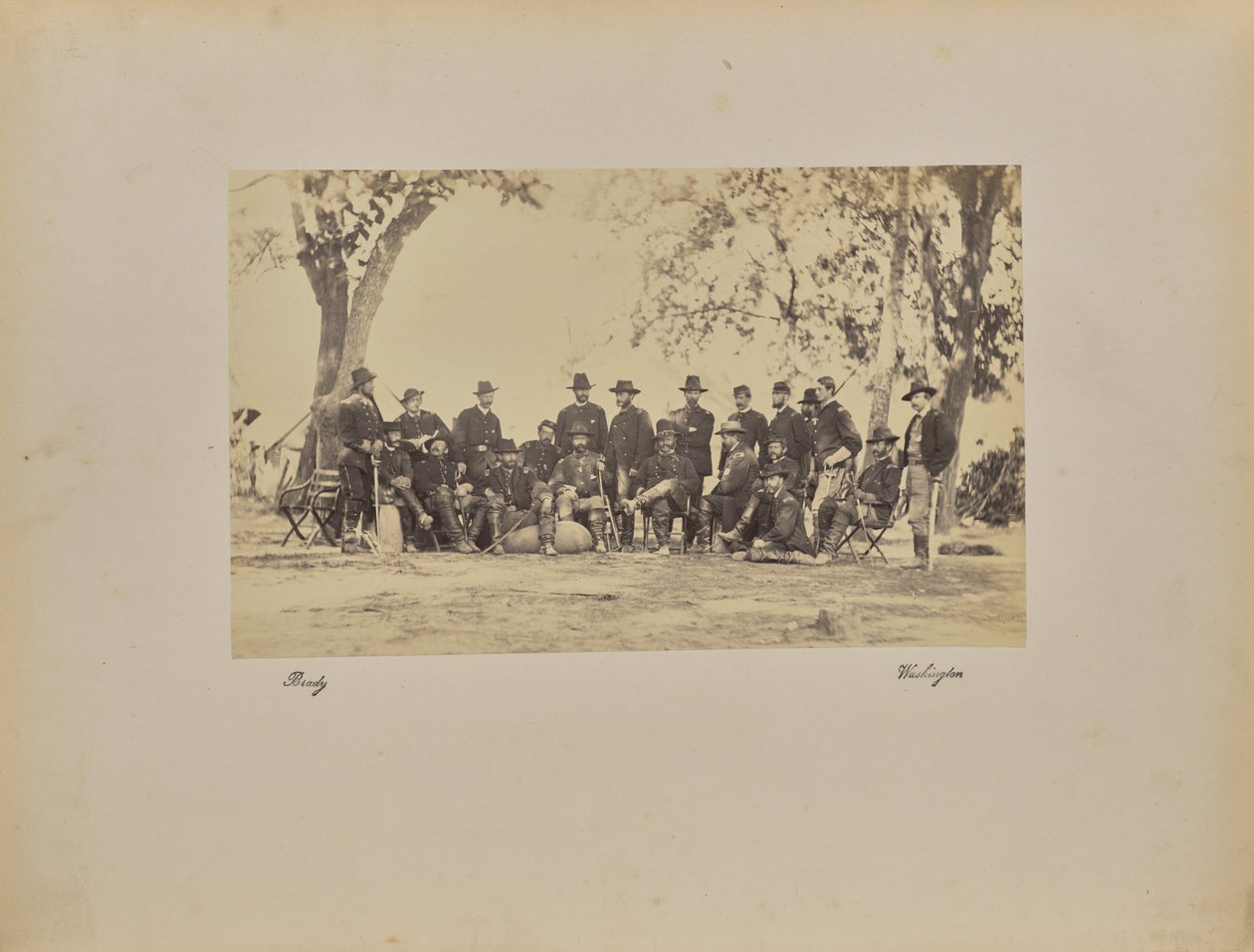 Burnside en personeel door Mathew B. Brady