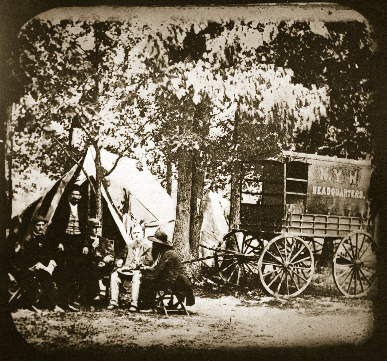 Hoofdkwartier van de New York Herald in het veld bij Culpeper Court House, 1863 door Mathew B. Brady