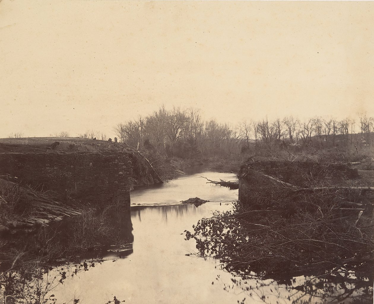 Ruïnes van de Stenen Brug - Bull Run, 1862 door Mathew Brady