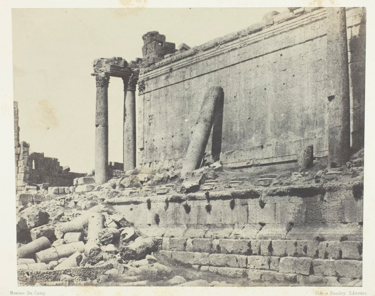 Baalbeck (Heliopolis), Tempel van Jupiter, oostelijke gevel; Syrië door Maxime Du Camp