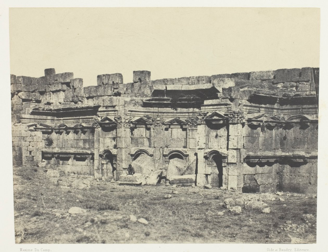 Baalbeck, Interieur van de ommuring van de tempels van de Zon en Jupiter; Syrië door Maxime Du Camp