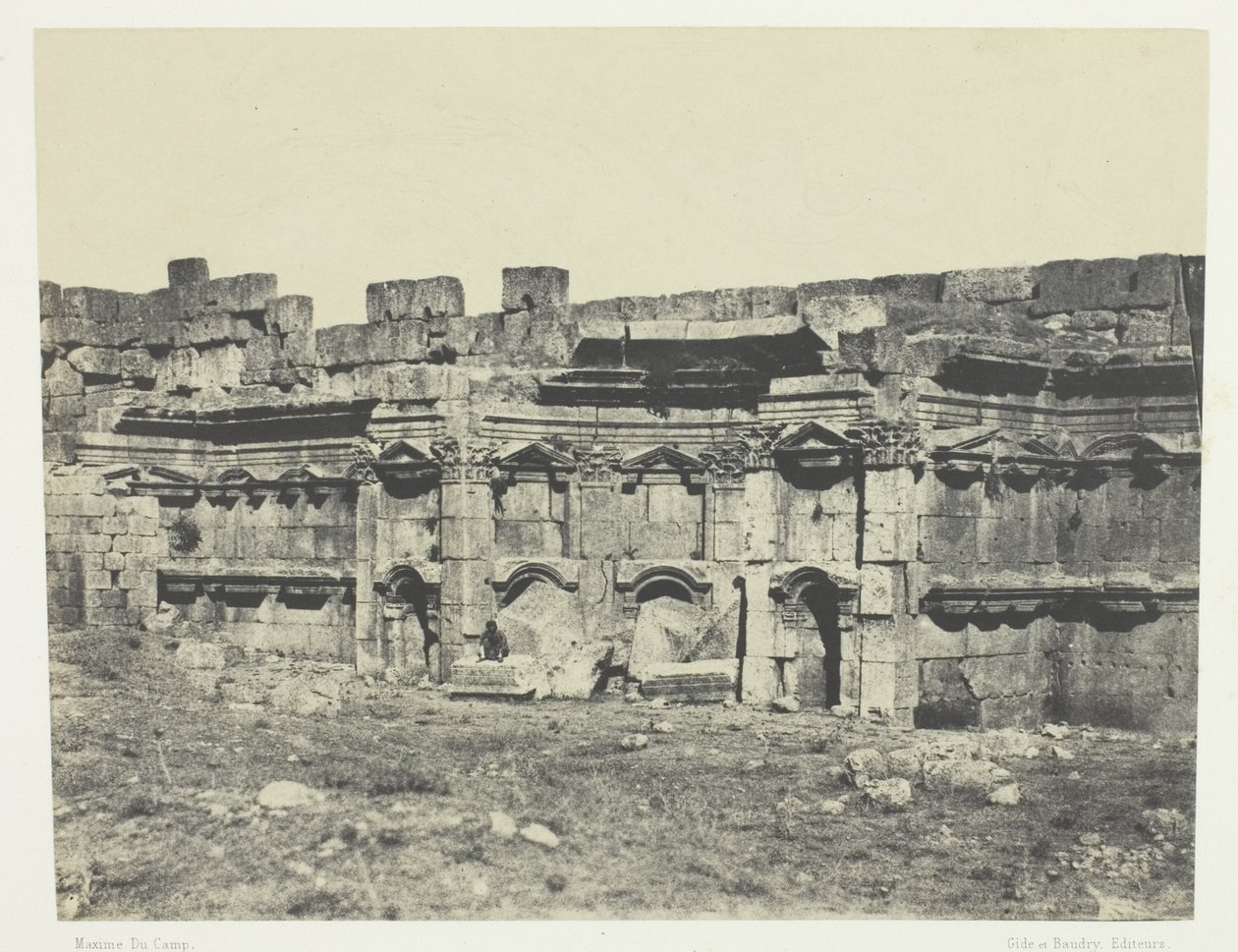 Baalbeck, Interieur van de ommuring van de tempels van de Zon en Jupiter; Syrië door Maxime Du Camp