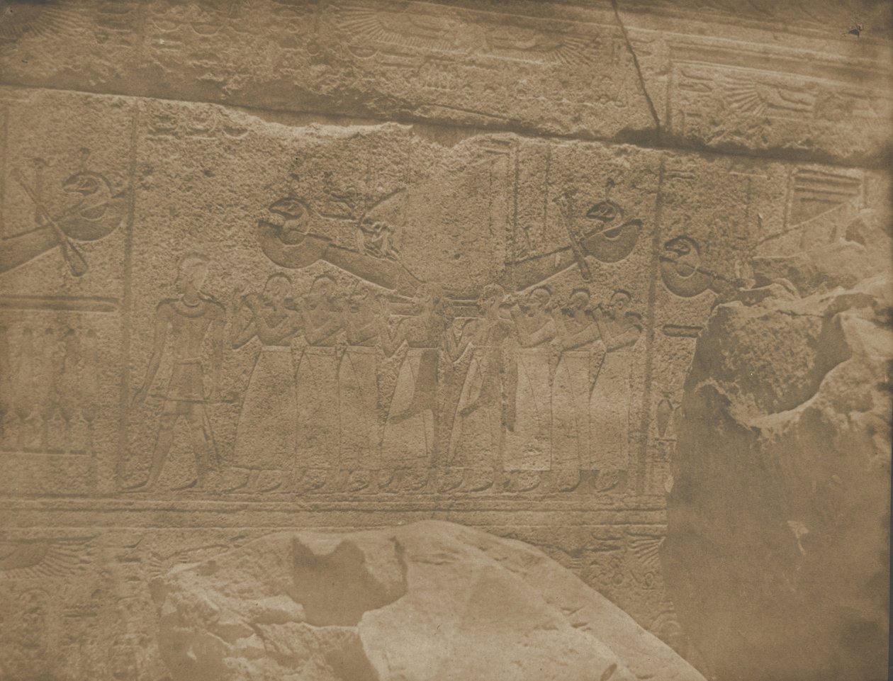 Paleis van Karnak, buitenbeelden van het granieten heiligdom, 1849-51 door Maxime Du Camp