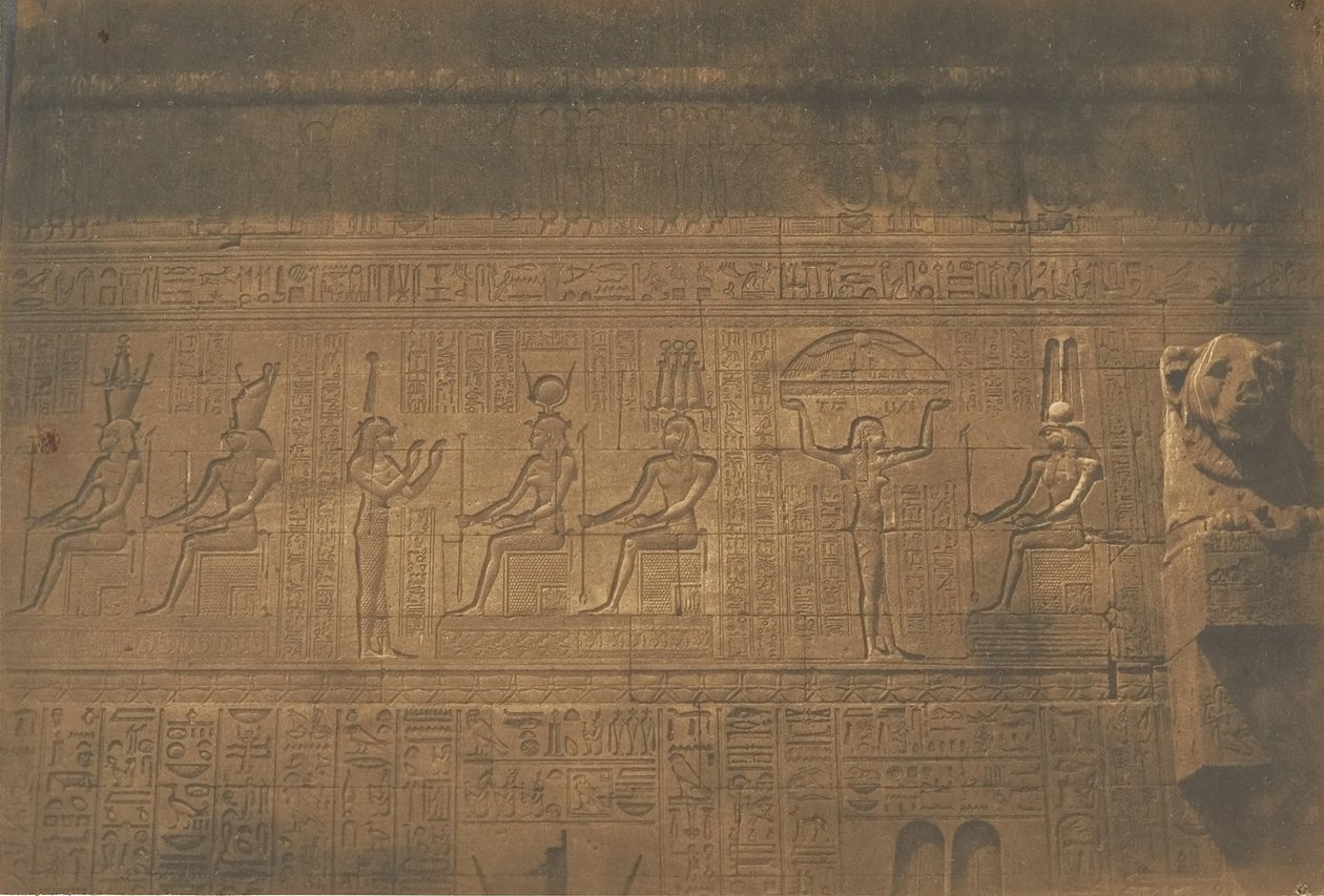 Beelden op de achtergevel van de grote Tempel van Dendera Tentyris door Maxime Du Camp