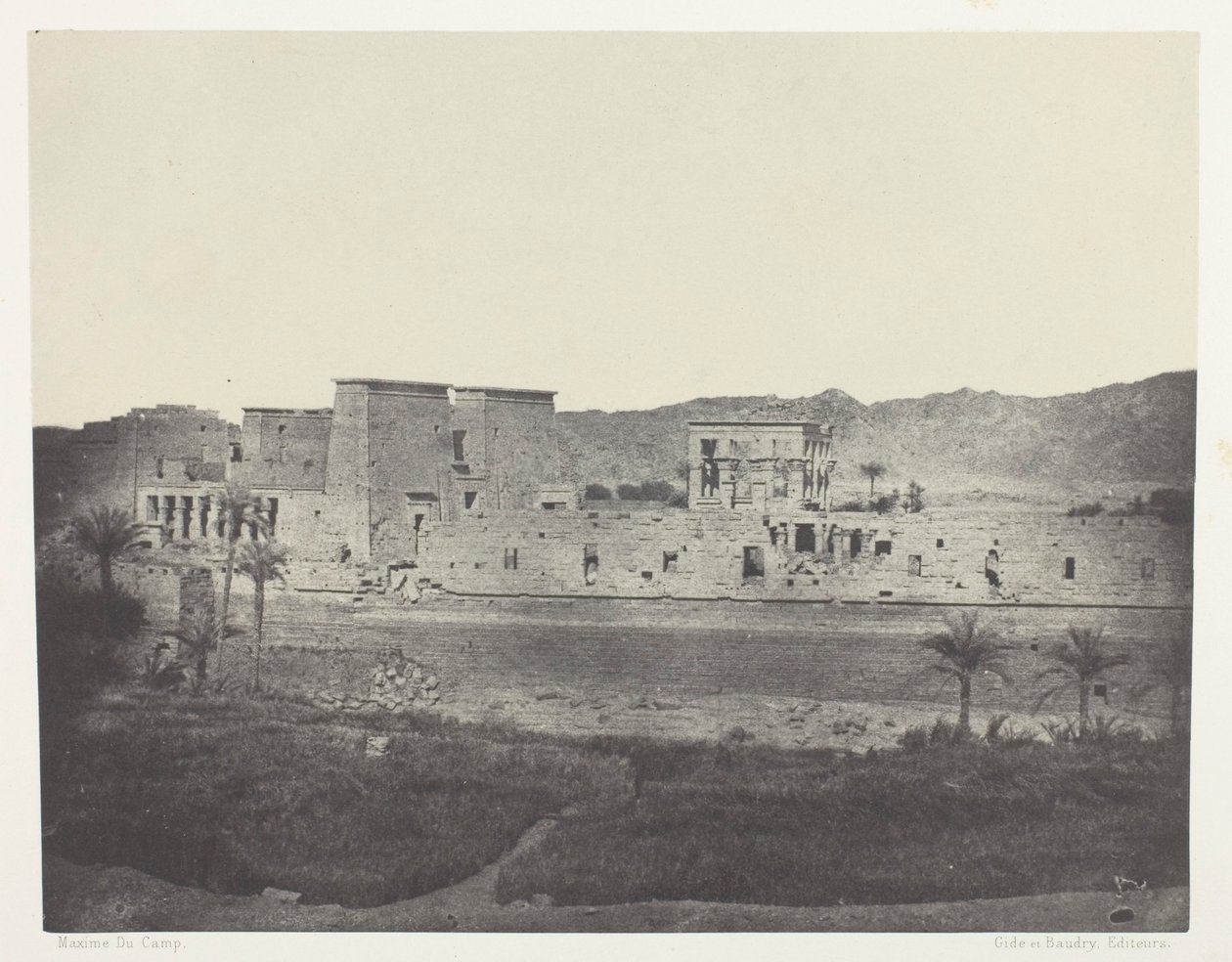 Gezicht vanaf het eiland Beghé, West, Philoe; Nubië, plaat 68 uit het album "Egypte, Nubie, Palestina et Syrie" (1852) door Maxime Du Camp