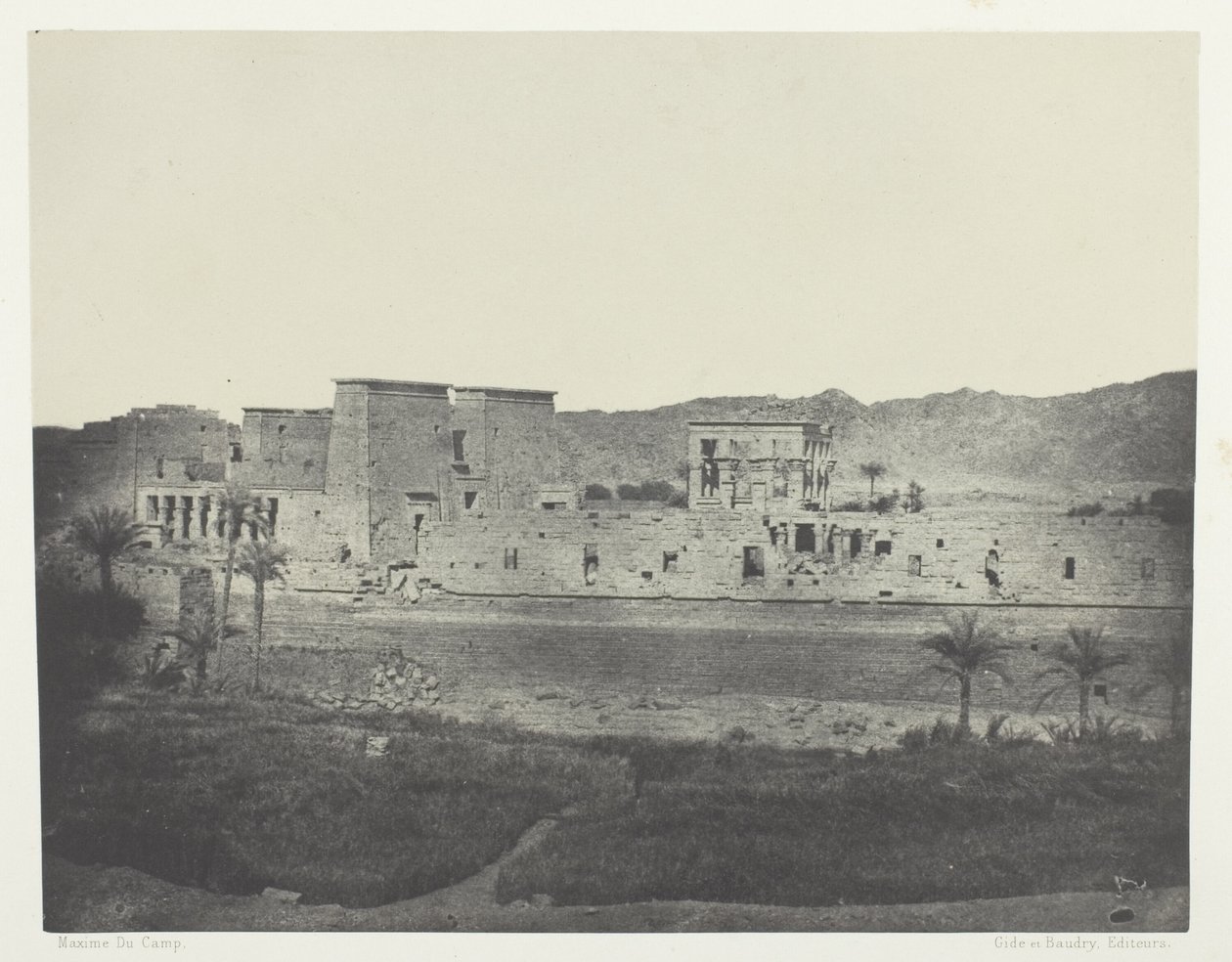 Gezicht vanaf het eiland Beghé, West, Philoe; Nubië, plaat 68 uit het album "Egypte, Nubie, Palestina et Syrie" (1852) door Maxime Du Camp
