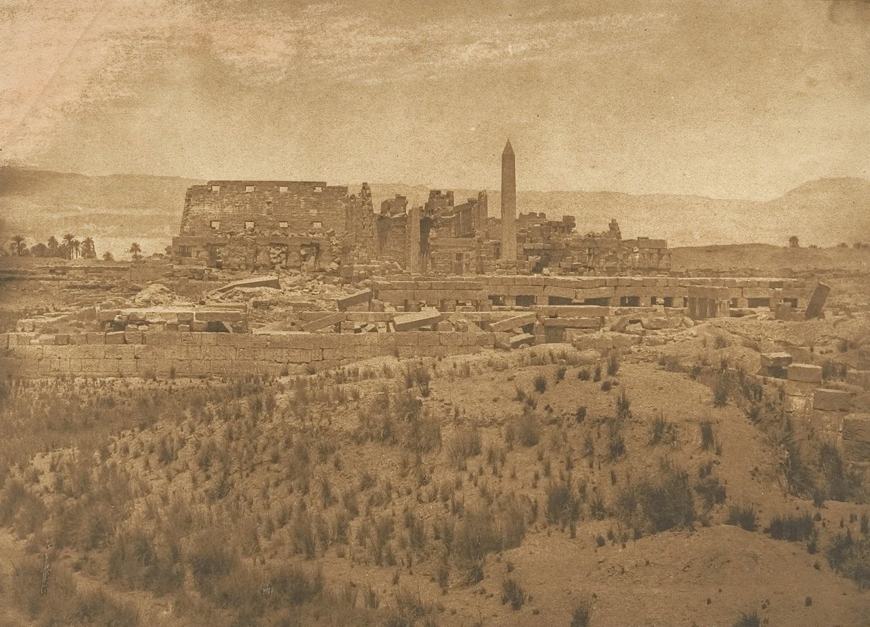 Algemeen uitzicht op de ruïnes van het paleis van Karnak genomen in het oosten - Thebe, 1849-50 door Maxime Du Camp