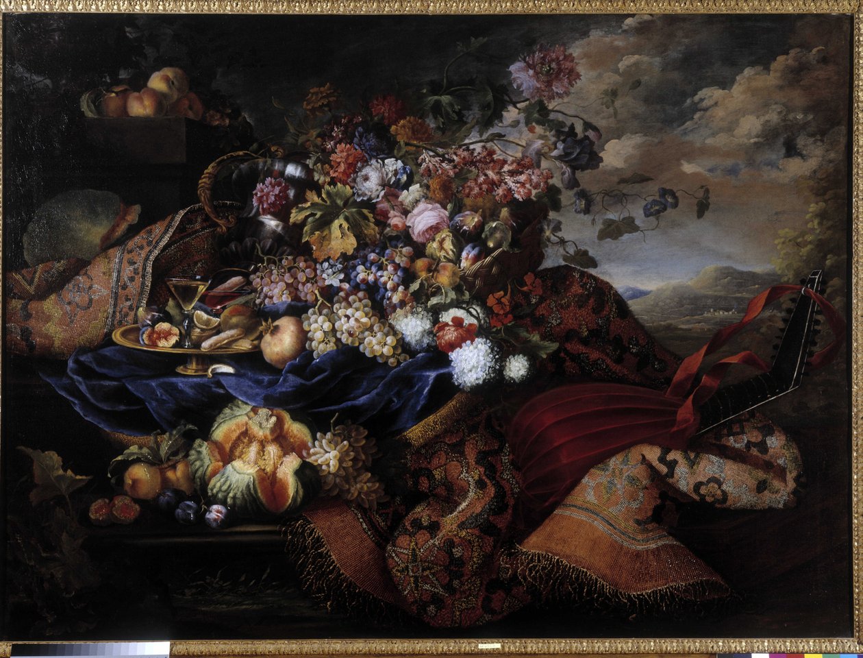 Fruitmand, bloemen en luit op tapijt door Maximilian Pfeiler or Pfeiller