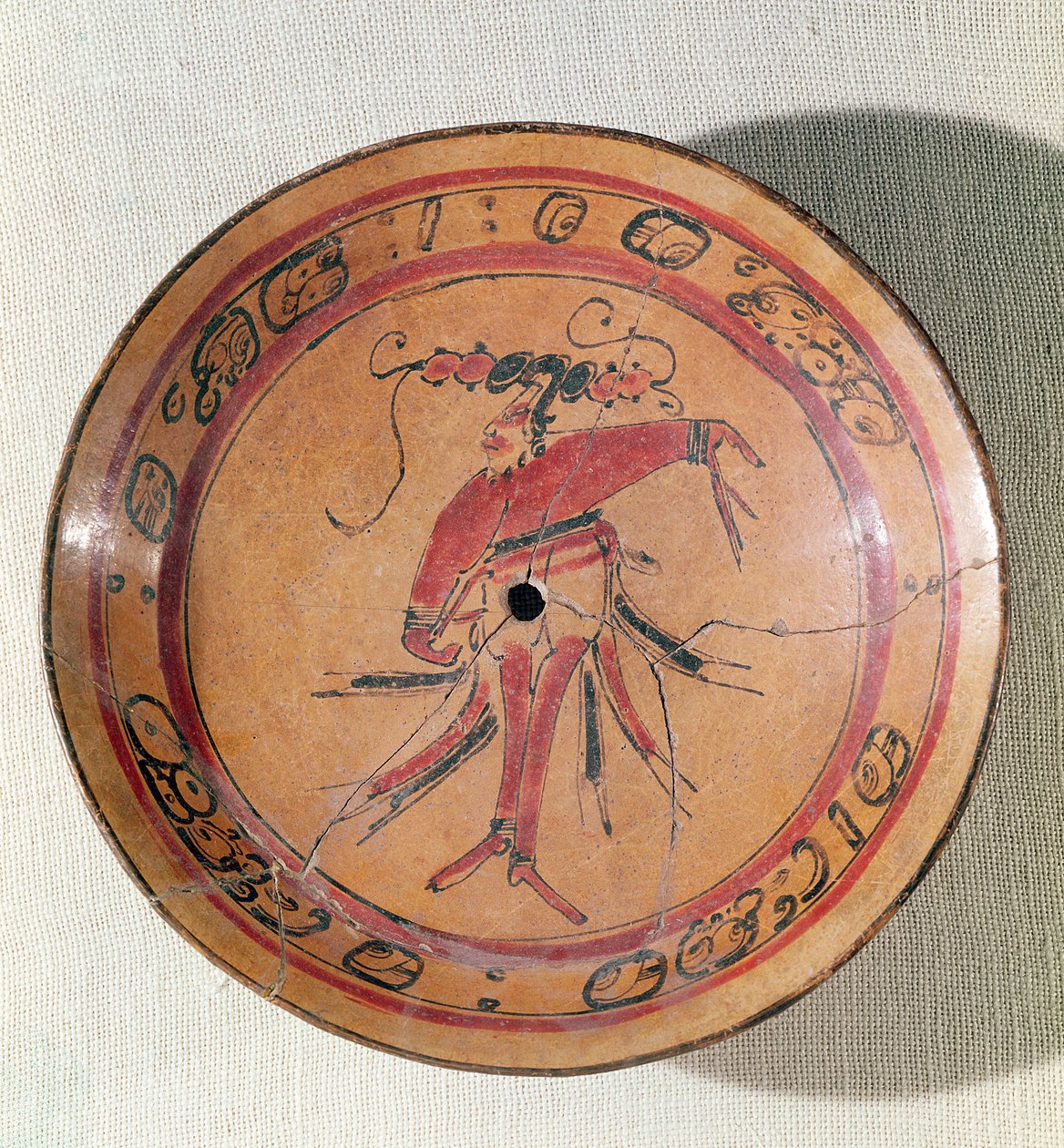 Grote tripode schaal met afbeelding van een acteur of danser, 600-950 door Mayan