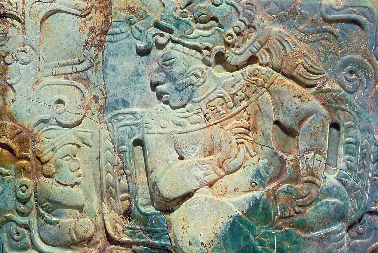 Pectorale van de koning en een hoveling uit Tikal (jade) door Mayan